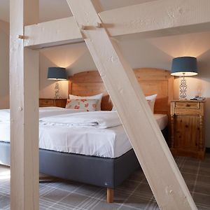 Zimmer mit Kingsize-Bett